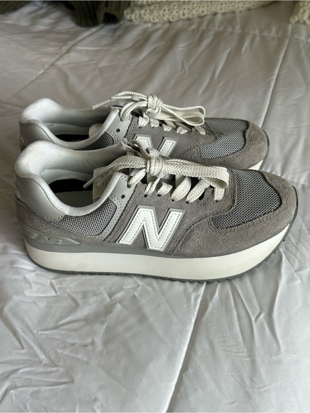 New Balance 574 - Picture 2 of 9